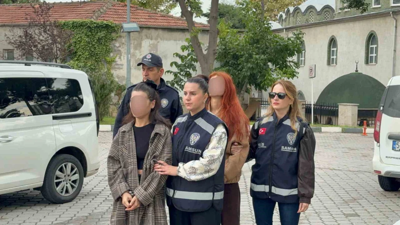 SAMSUN’UN İLKADIM İLÇESİNDE EŞİNİN İLİŞKİSİ OLDUĞUNU İDDİA ETTİĞİ KADINI İKİ KIZ KARDEŞİYLE...