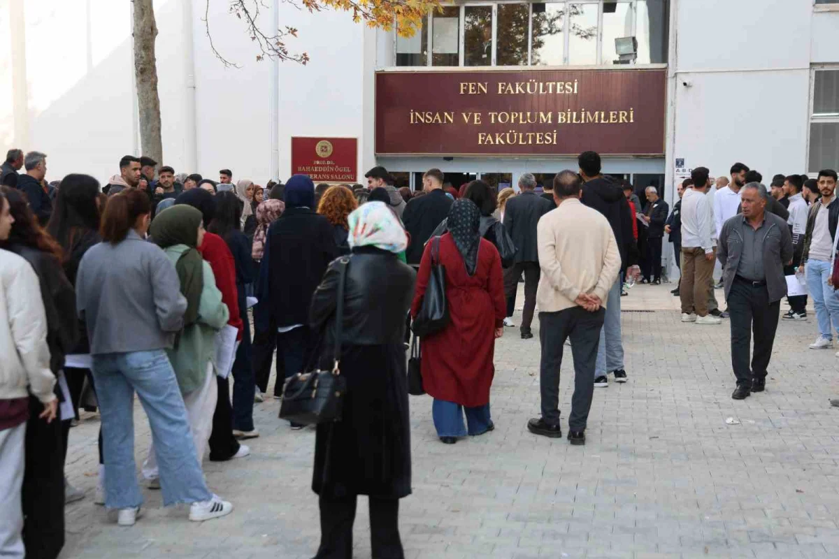 Elazığ'da KPSS ortaöğretim oturumu başladı: Adaylar memuriyet için ter döküyor 3