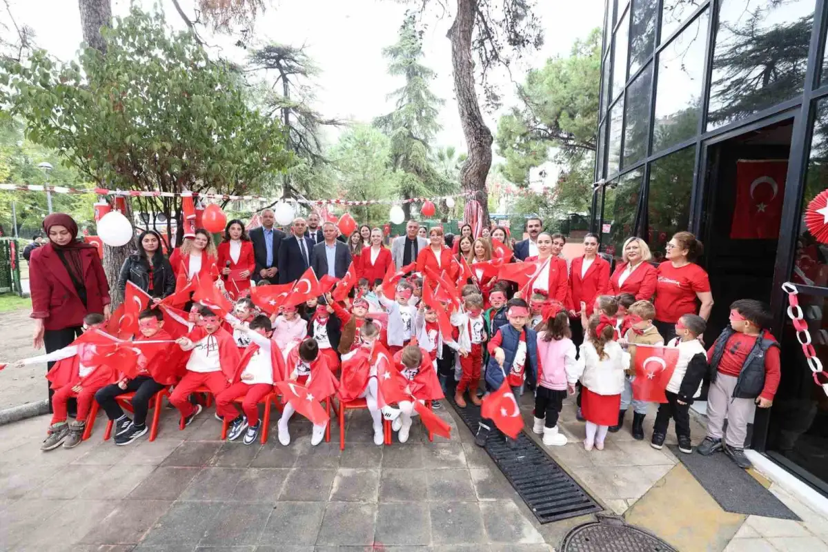Şehzadeler'de minik öğrencilerden 29 Ekim Cumhuriyet Bayramı kutlaması 1