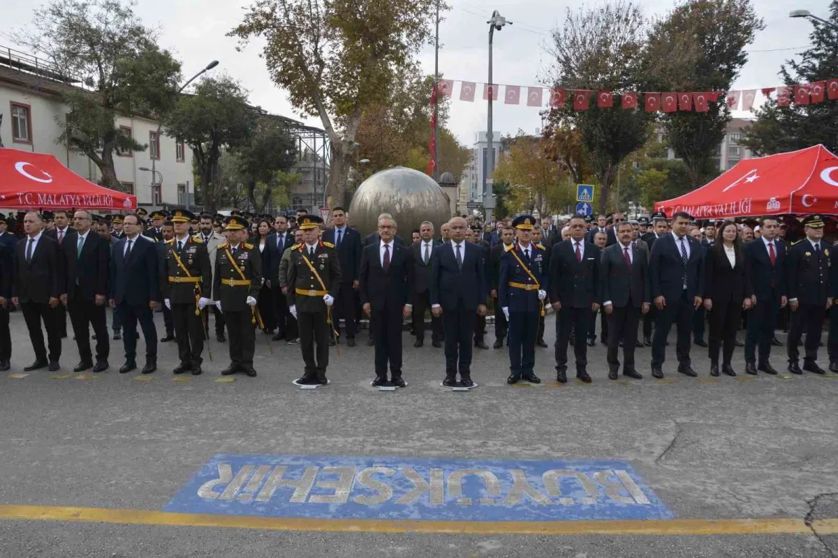 Malatya'da Cumhuriyet Bayramı coşkusu törenlerle başladı 1
