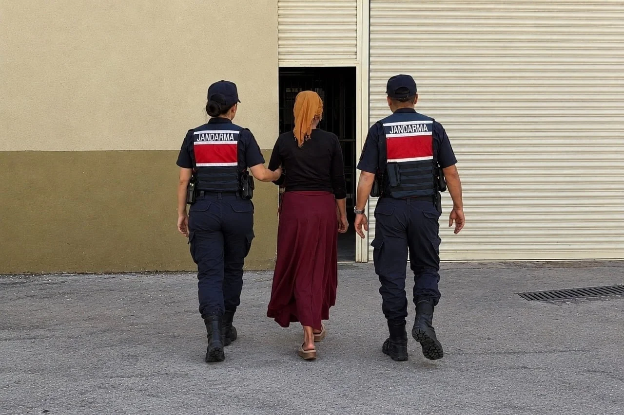 GAZİANTEP'TE HIRSIZLIK SUÇUNDAN 15 YIL KESİNLEŞMİŞ HAPİS CEZASIYLA ARANAN ŞAHIS, JANDARMA...