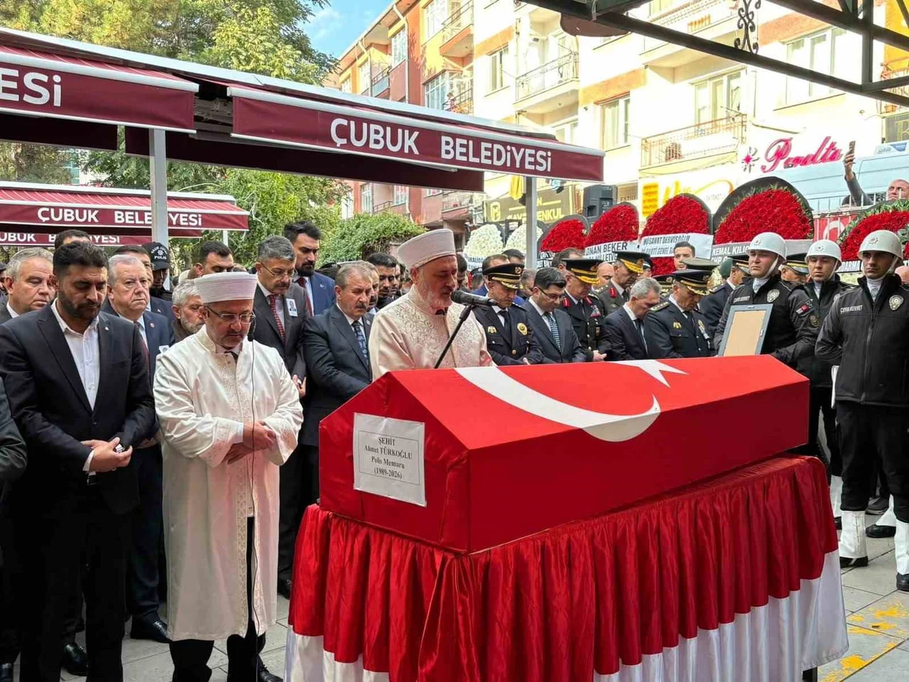 ANKARA’DA, DURDURDUĞU ARAÇTAKİ ZANLININ SİLAHLI SALDIRISI NEDENİYLE ŞEHİT OLAN POLİS MEMURU AHMET...