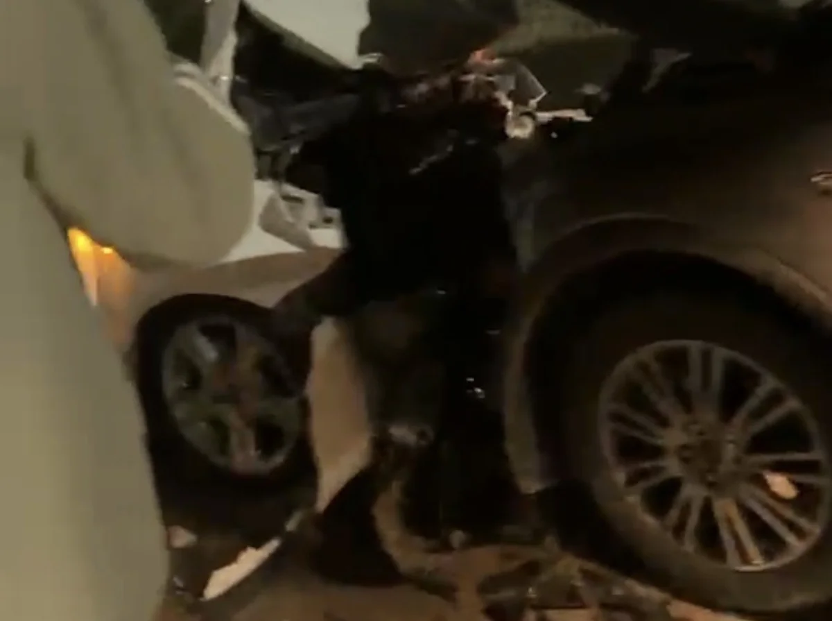 Yüksekova'da yaşanan iki ayrı trafik kazasında 2'si ağır 9 kişi yaralandı 4