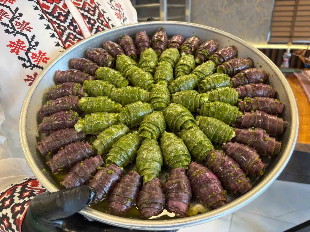 Gaziantep baklavası ile Fransız kruvasanı aynı tepside buluştu 2