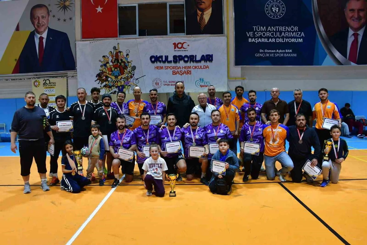 AFYONKARAHİSAR’DA DÜZENLENEN 4. KAMU SPOR OYUNLARI FUTSAL MÜSABAKALARI TAMAMLANDI.