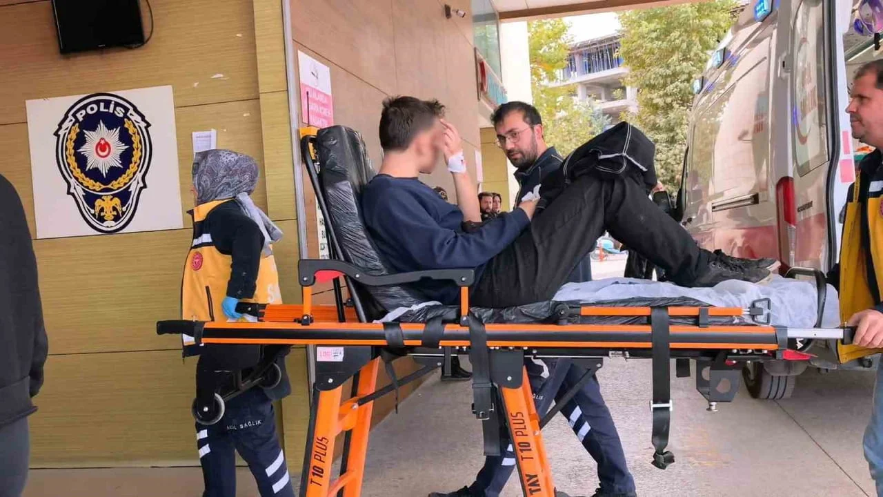 BURSA’NIN İNEGÖL İLÇESİNDE MEYDANA GELEN OLAYDA, ARIZALANAN MOTOSİKLETİNİ TAMİR ETMEYE ÇALIŞAN 35...