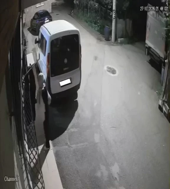 Bursa'da penceredeki çamaşırları seçip çalan şüpheli kamerada 2