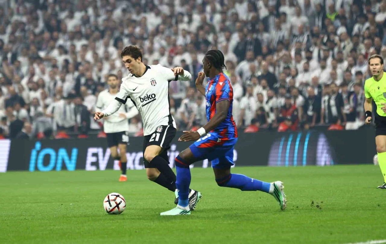 BEŞİKTAŞ'IN İTALYAN ORTA SAHA OYUNCUSU FABİO MİRETTİ, CRYSTAL PALACE MÜCADELESİNİN 39. DAKİKASINDA...
