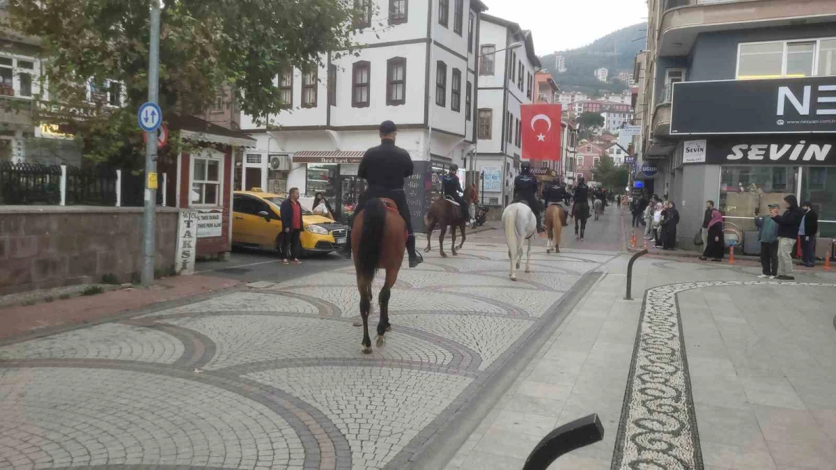 Cumhuriyet’in 103’üncü yılında tarihi İstiklal Yolu’nda 95 kilometrelik atlı yolculuk 3
