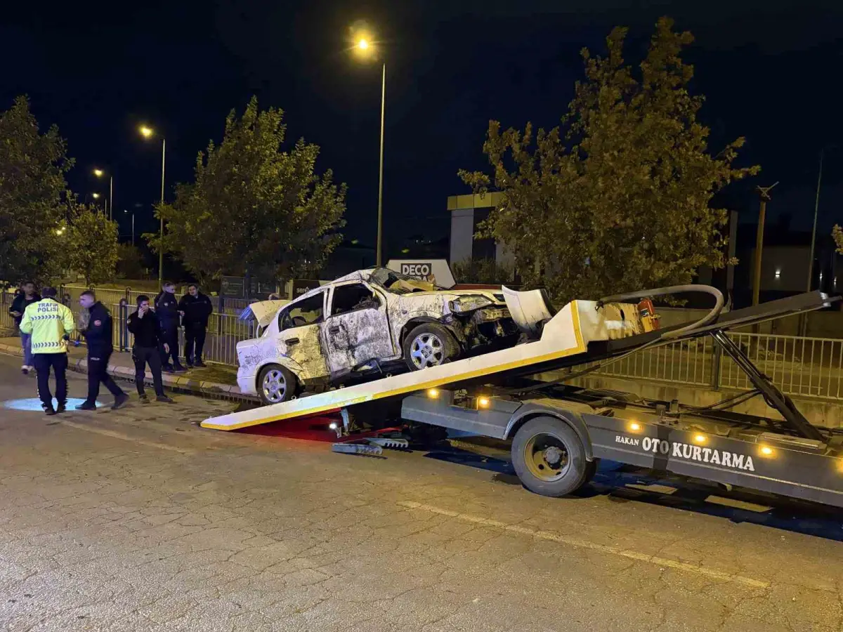Kayseri'de su kanalına uçan otomobildeki 2 kişi yaralandı 4