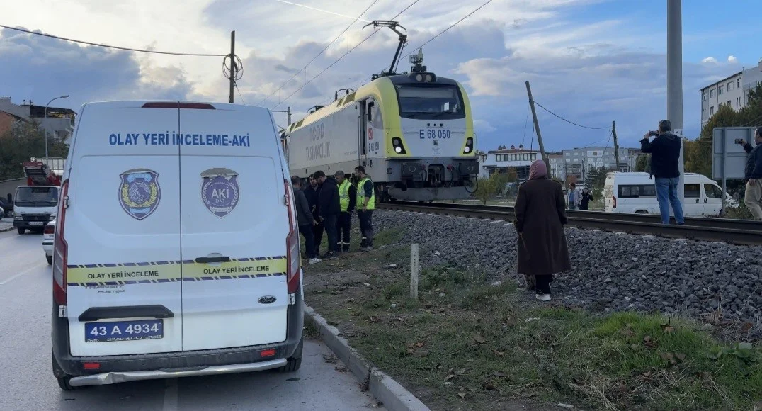 Kütahya'da yolcu treninin çarptığı genç kurtarılamadı 3