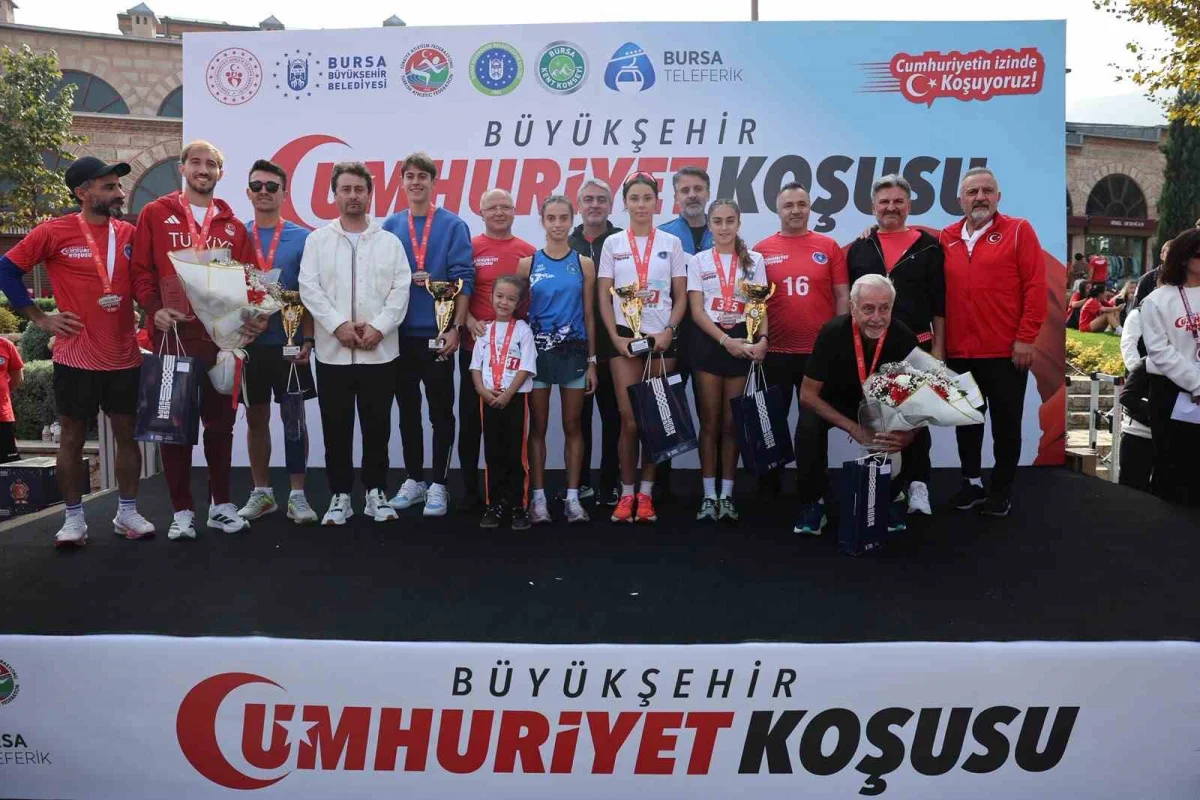 Bursa'da Cumhuriyet Koşusu'na 4 bin kişi katıldı 5