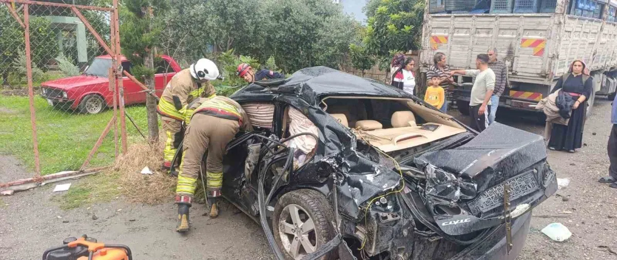 Hatay'da tren otomobile çarptı: 2 yaralı 5
