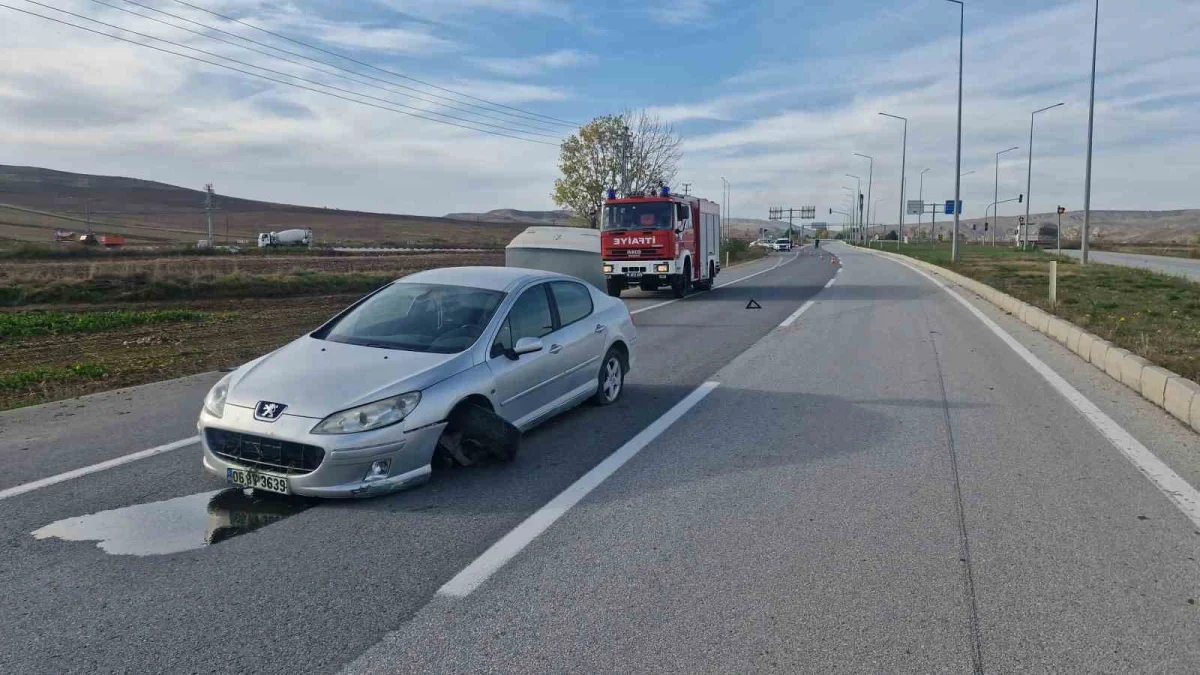 Çorum'un Alaca ilçesinde iki araç çarpıştı: 1 yaralı 1