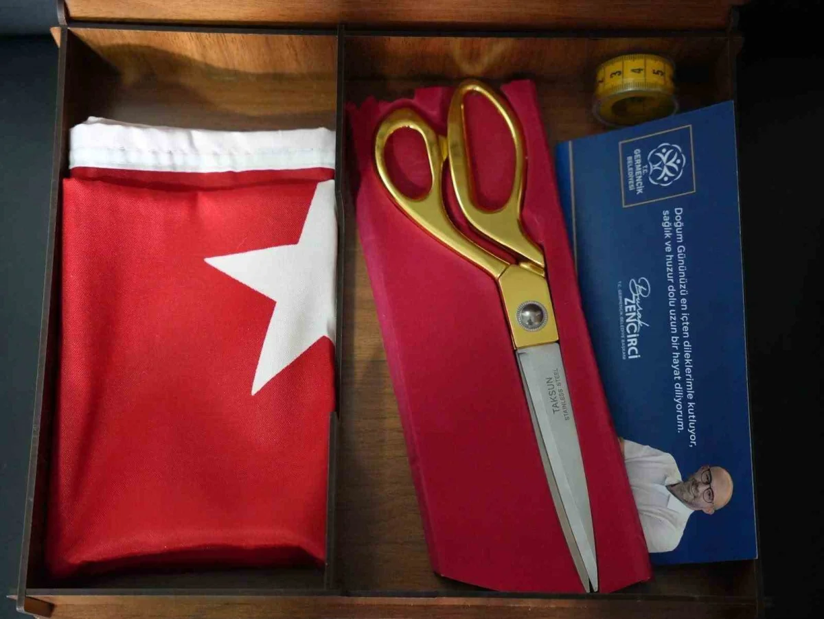 Germencik'te 67 yıllık terzi İsmail Gülcan'a doğum gününde anlamlı jest 3