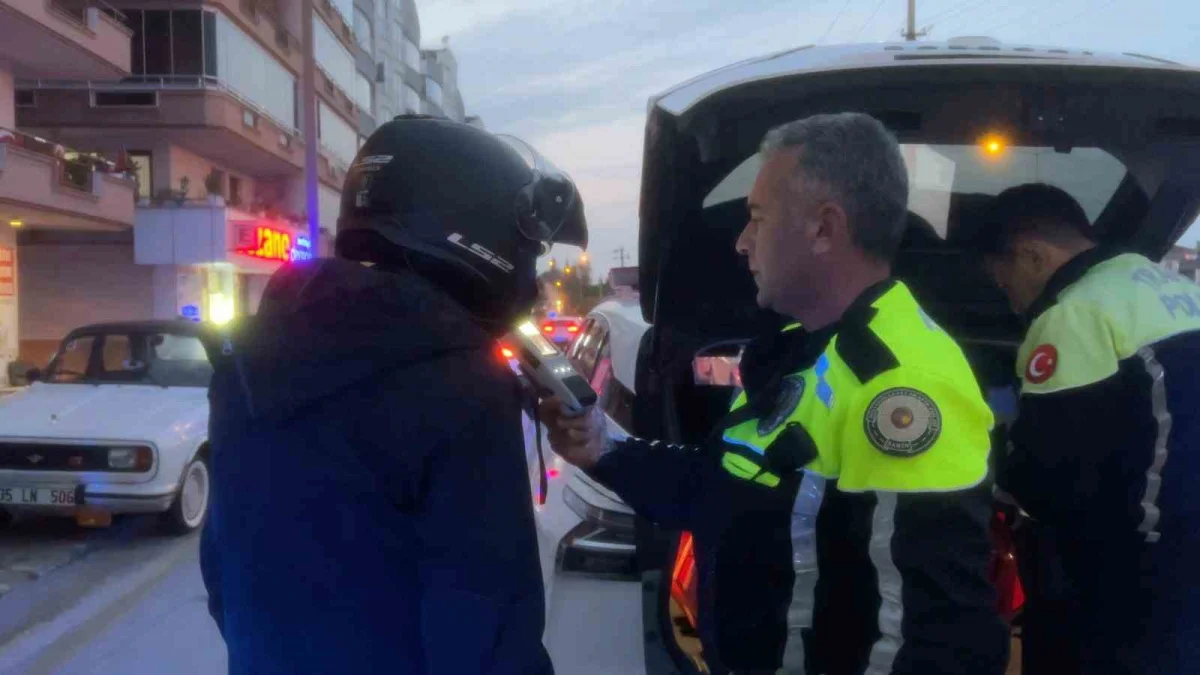 Bursa'da araçların arasından yola fırlayan çocuğa motosiklet çarptı 4