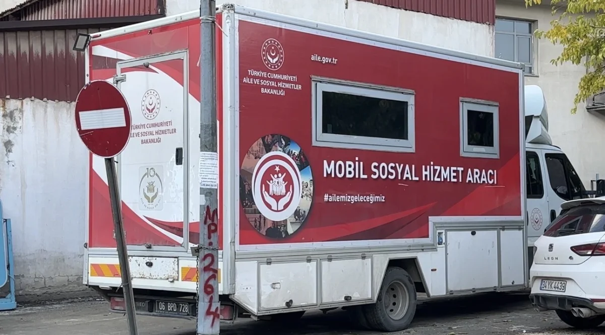 Yüksekova'da şiddetle mücadele için KADES stantları kuruldu 4