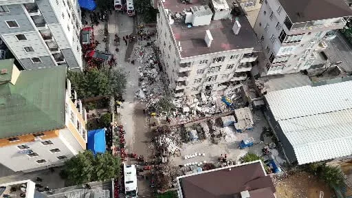 Maltepe'de arama kurtarma çalışmaları dron kamerasında