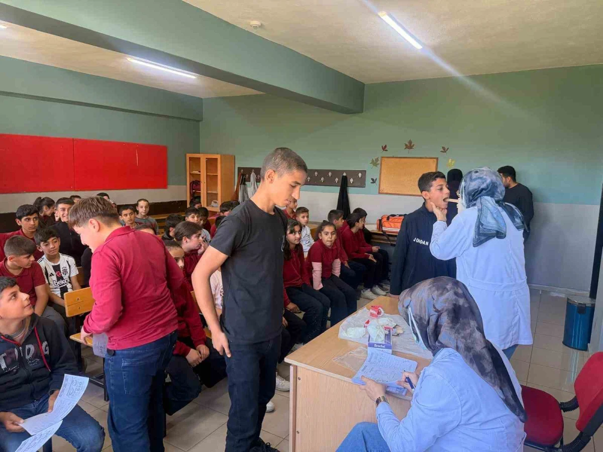 Kâhta'da köy okullarındaki öğrencilere ağız ve diş sağlığı eğitimi 2