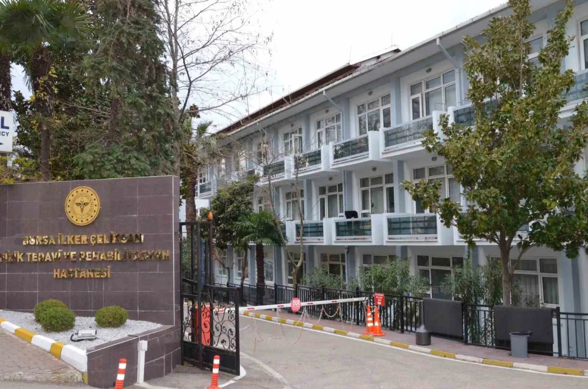 Bursa'da 723 yıllık şifa merkezinin taşınma kararına tepki 2
