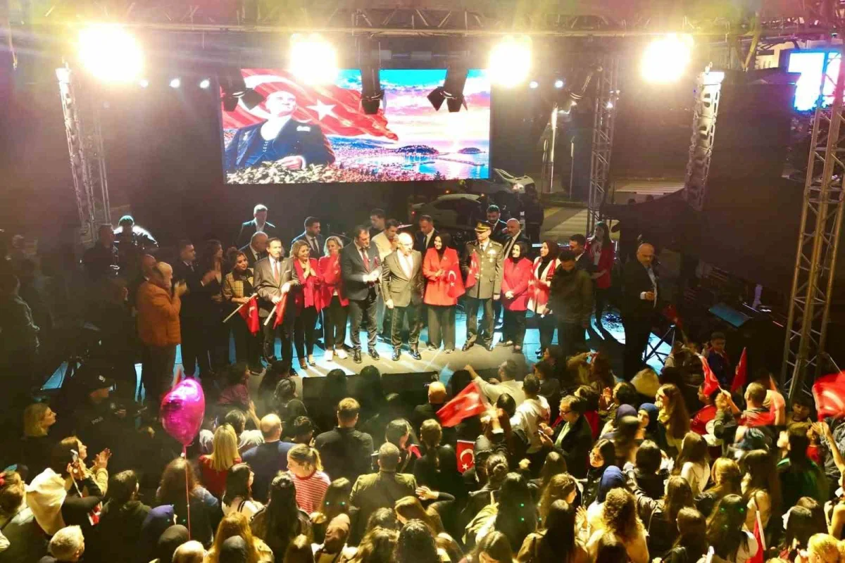 Giresun'da on binlerce vatandaş Cumhuriyet'in 103. yılı için yürüdü 2