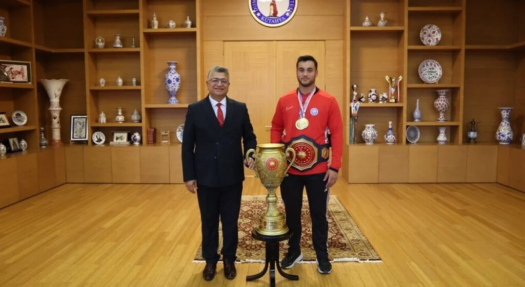DPÜ’LÜ MELİH ÖZDEMİR CUMHURBAŞKANLIĞI KUPASI’NDA ŞAMPİYON OLDU