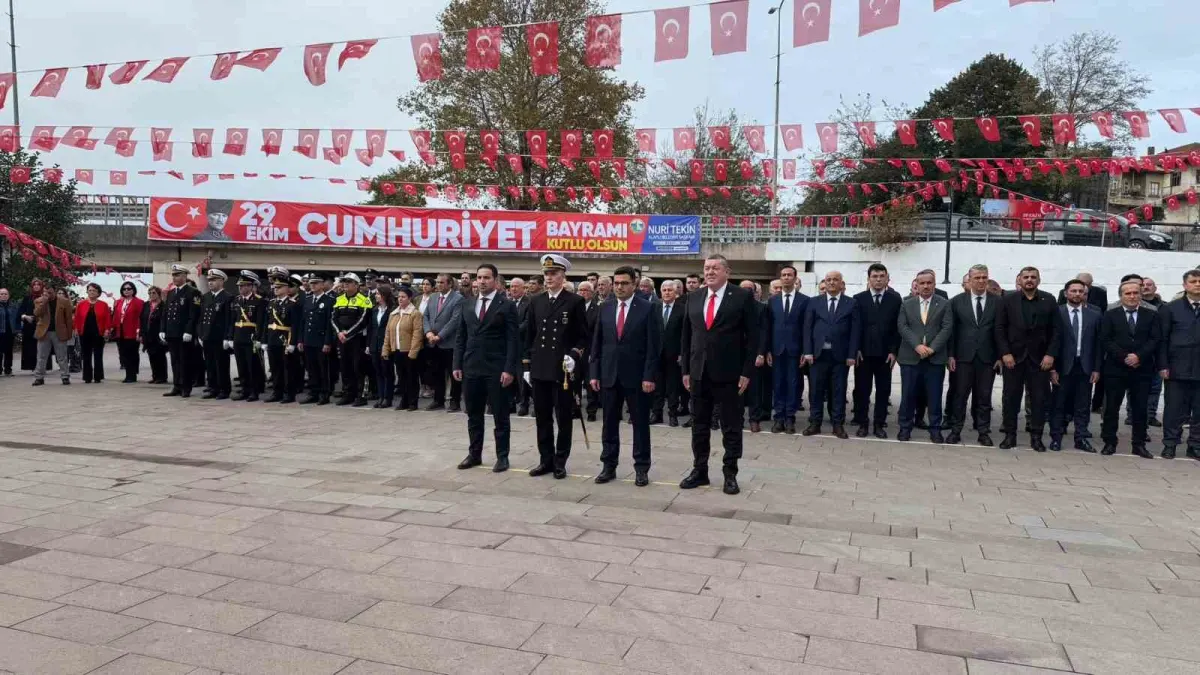 Alaplı'da Cumhuriyet Bayramı'nın 103. yılı törenle kutlandı 5