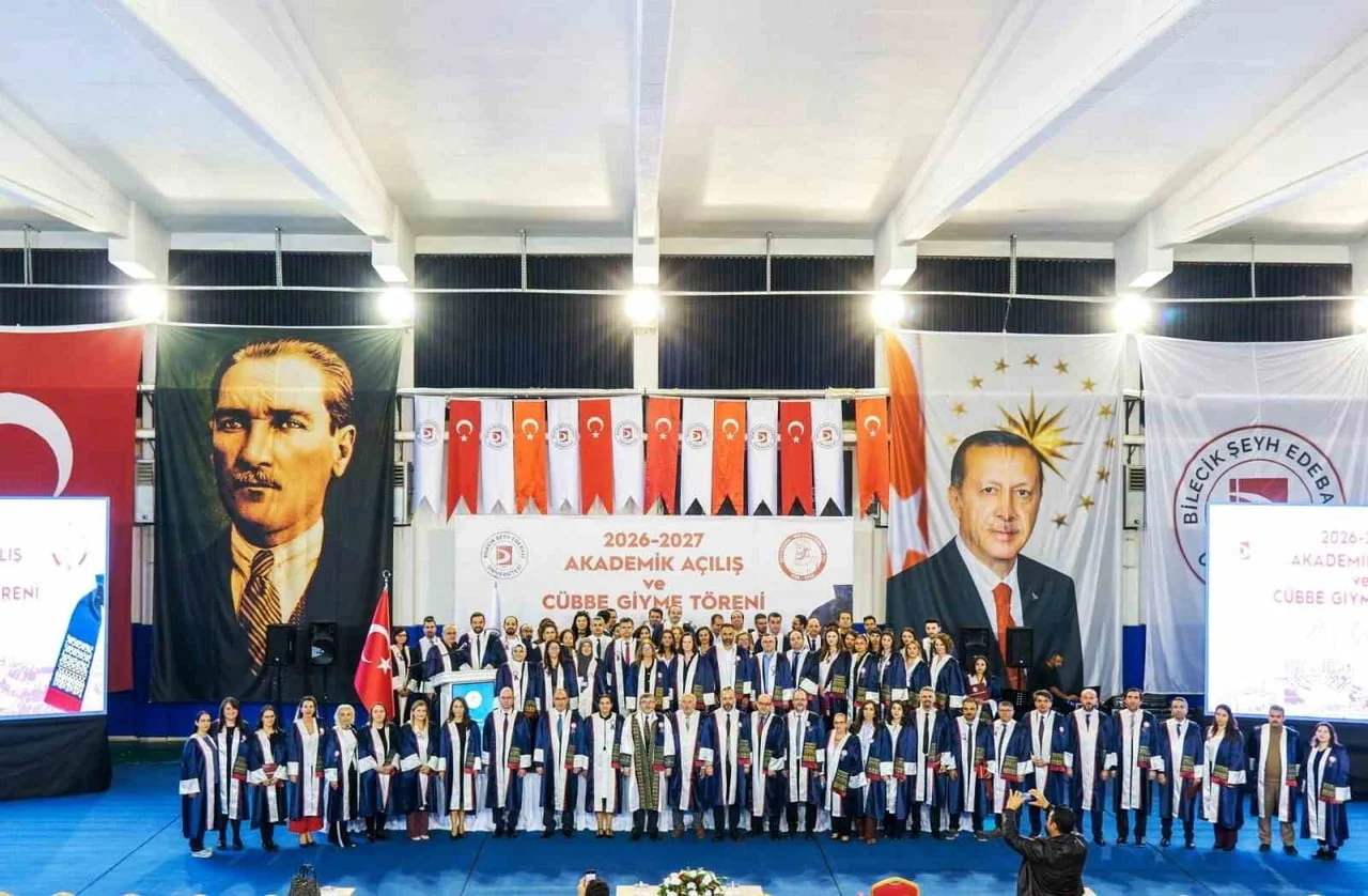 BİLECİK ŞEYH EDEBALİ ÜNİVERSİTESİ (BŞEÜ) 2026-2027 AKADEMİK AÇILIŞ VE CÜBBE GİYME TÖRENİ BÜYÜK...