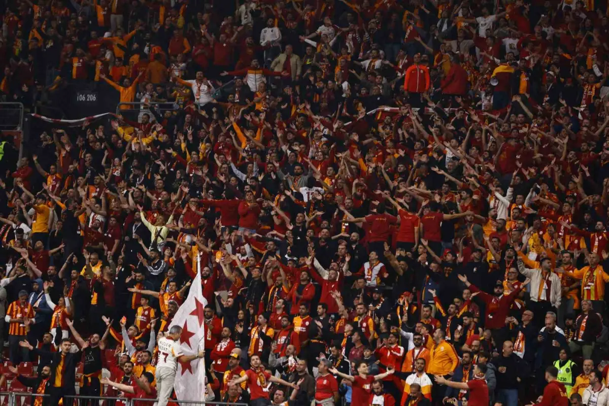 Galatasaray'da derbiye tek değişiklik: Okan Buruk'tan kadro tercihi 5