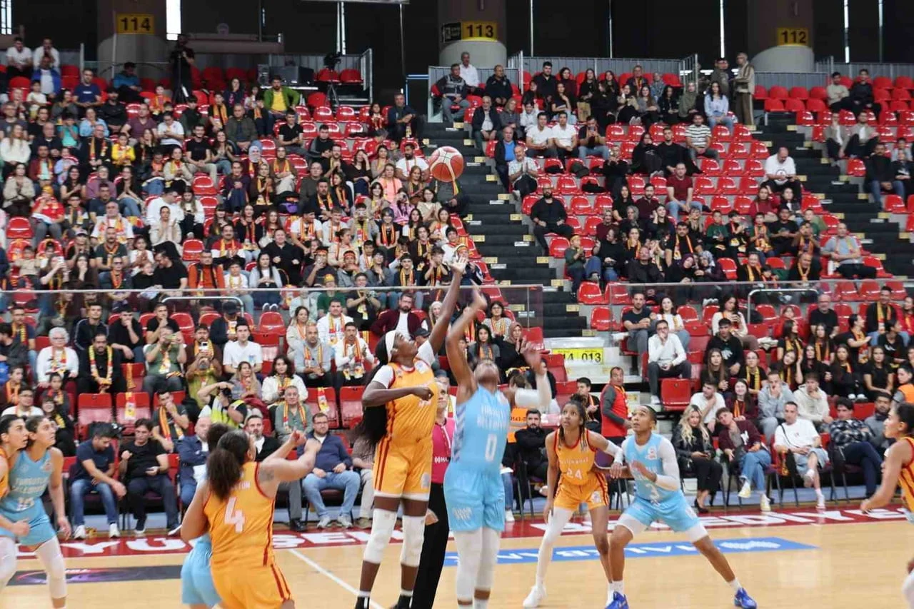 HALKBANK KADINLAR BASKETBOL SÜPER LİGİ 2. HAFTA KARŞILAŞMASINDA MELİKGAZİ KAYSERİ BASKETBOL İLE...