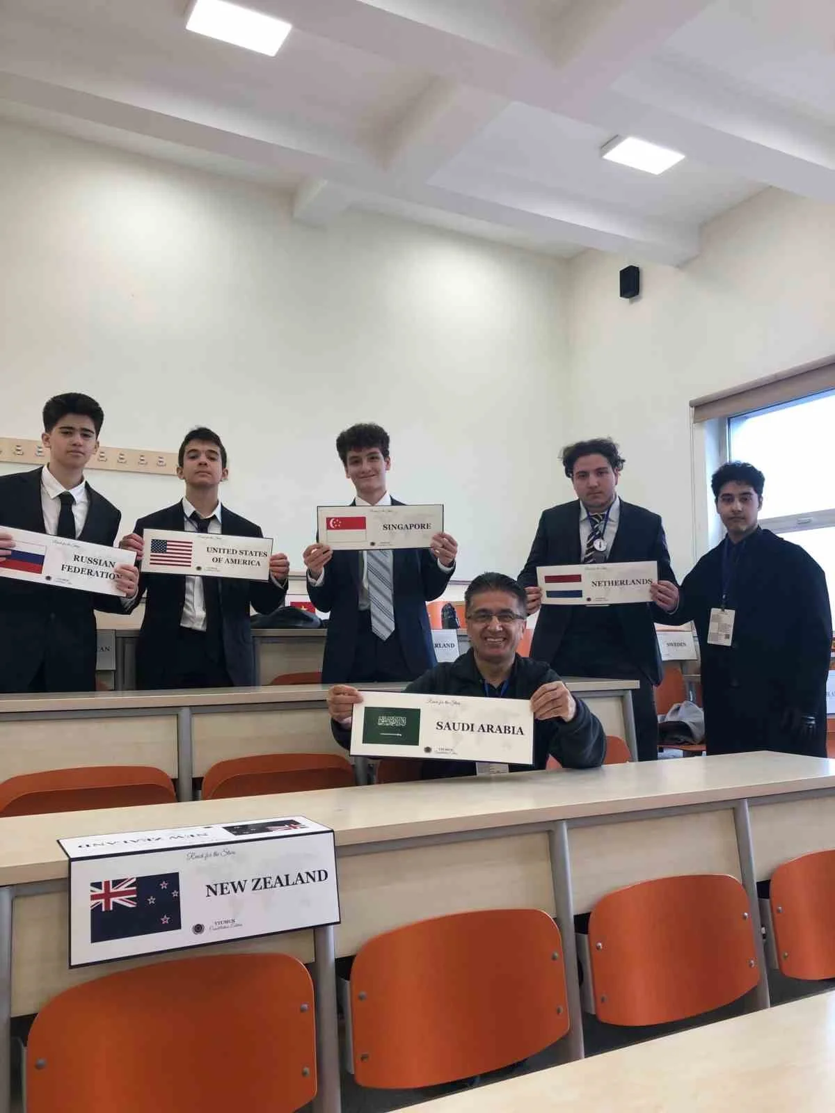 İhlas Koleji öğrencilerinden YTUMUN Konferansı'nda diplomasi başarısı 2