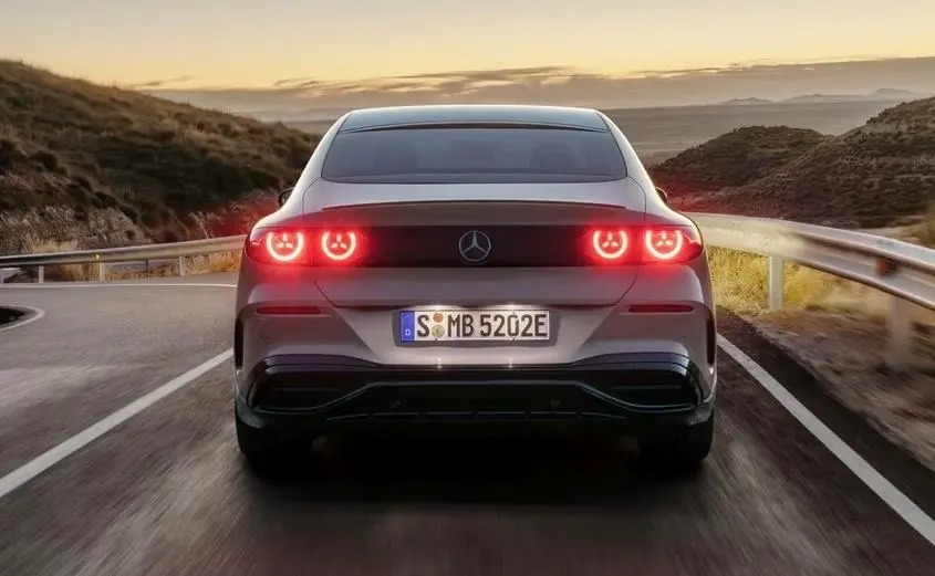 Elektrikli Mercedes C-Serisi'nin Türkiye fiyatı açıklandı