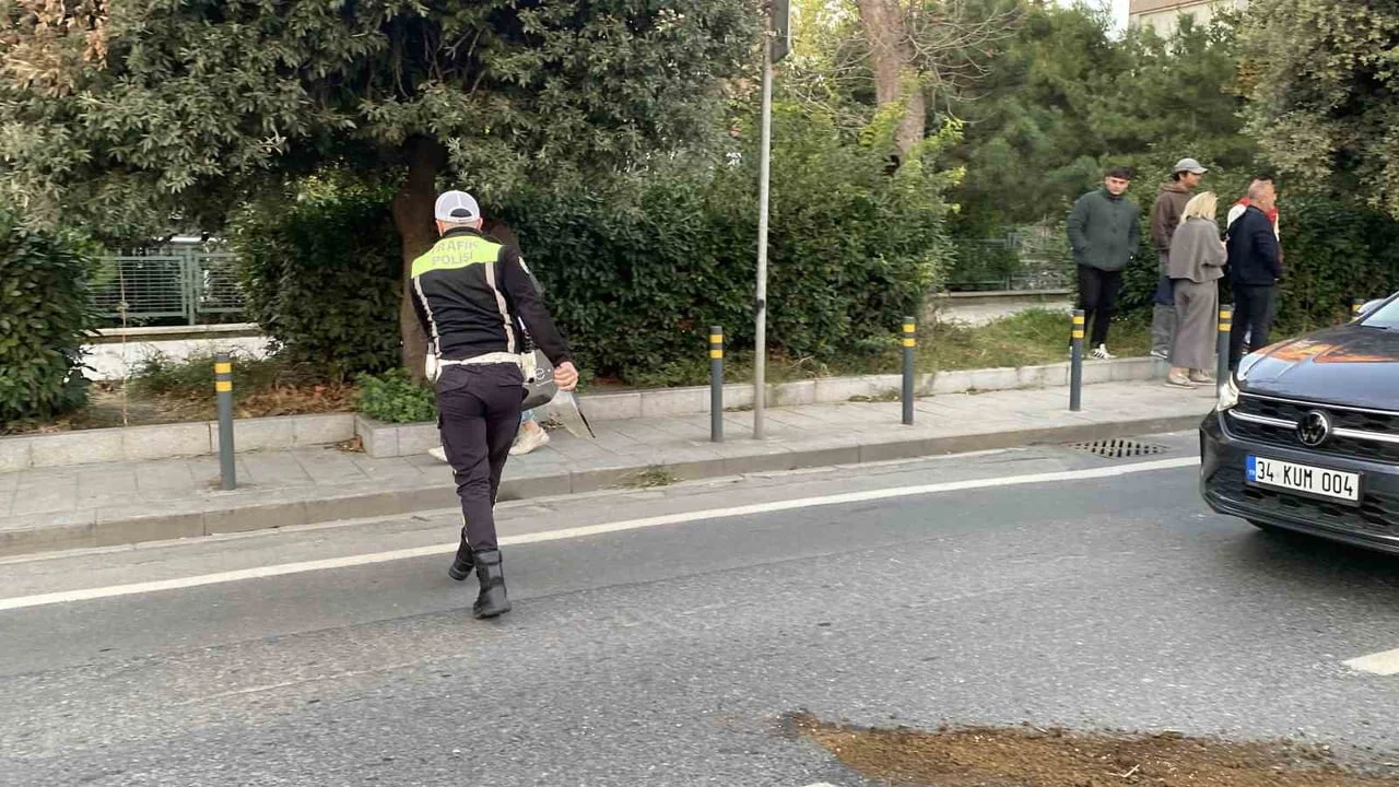 BEŞİKTAŞ’TA, 5 ARACIN KARIŞTIĞI ZİNCİRLEME KAZASI MEYDANA GELDİ. OLAY SONRASI, BİR TRAFİK POLİSİ...