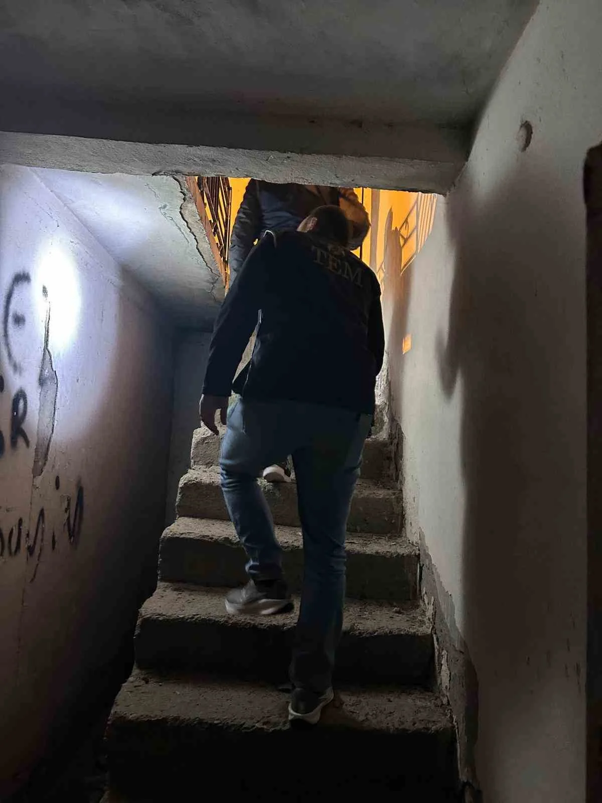Muş'ta "Huzurlu Sokaklar" uygulamasında aranan 1 kişi yakalandı 2