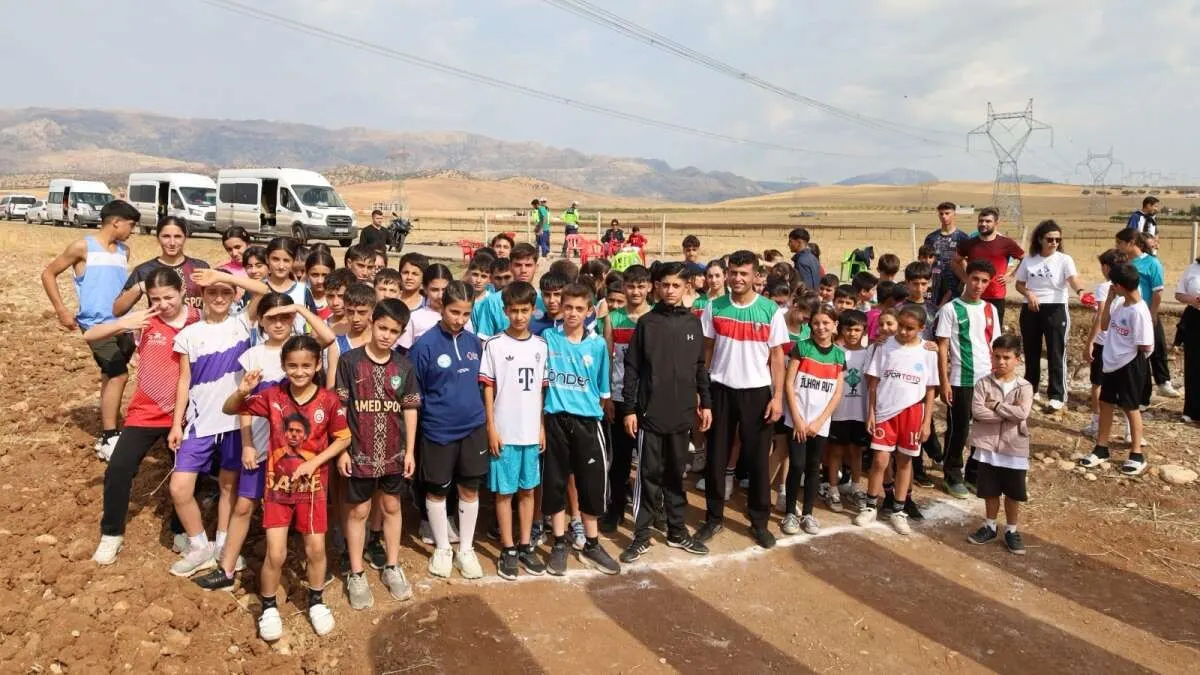 Silopi'de kros heyecanı: Genç atletler bölge şampiyonası için yarıştı 2