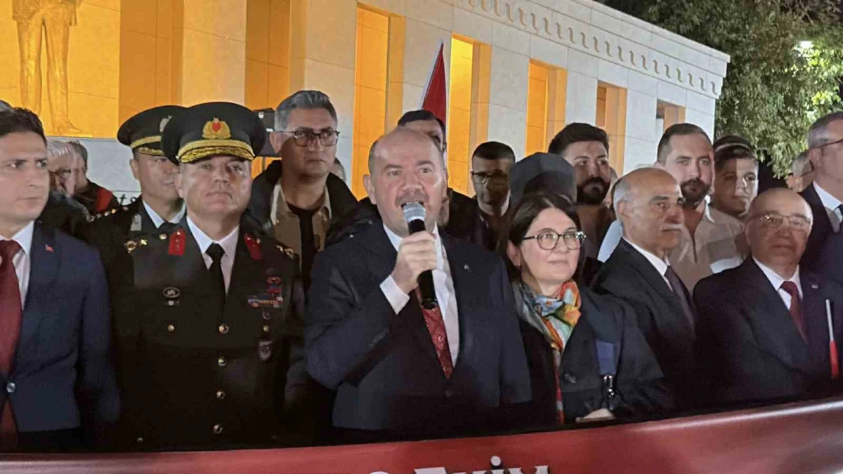 Osmaniye'de Cumhuriyet coşkusu 103 metrelik bayrakla kutlandı 1