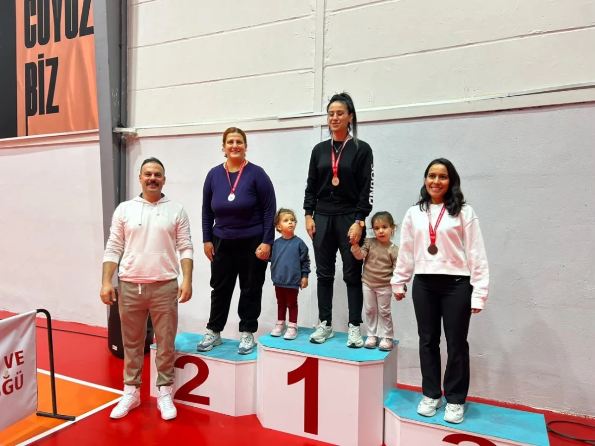 Sivrihisar’da 29 Ekim Cumhuriyet Bayramı kutlamaları dart turnuvasıyla tamamlandı 4
