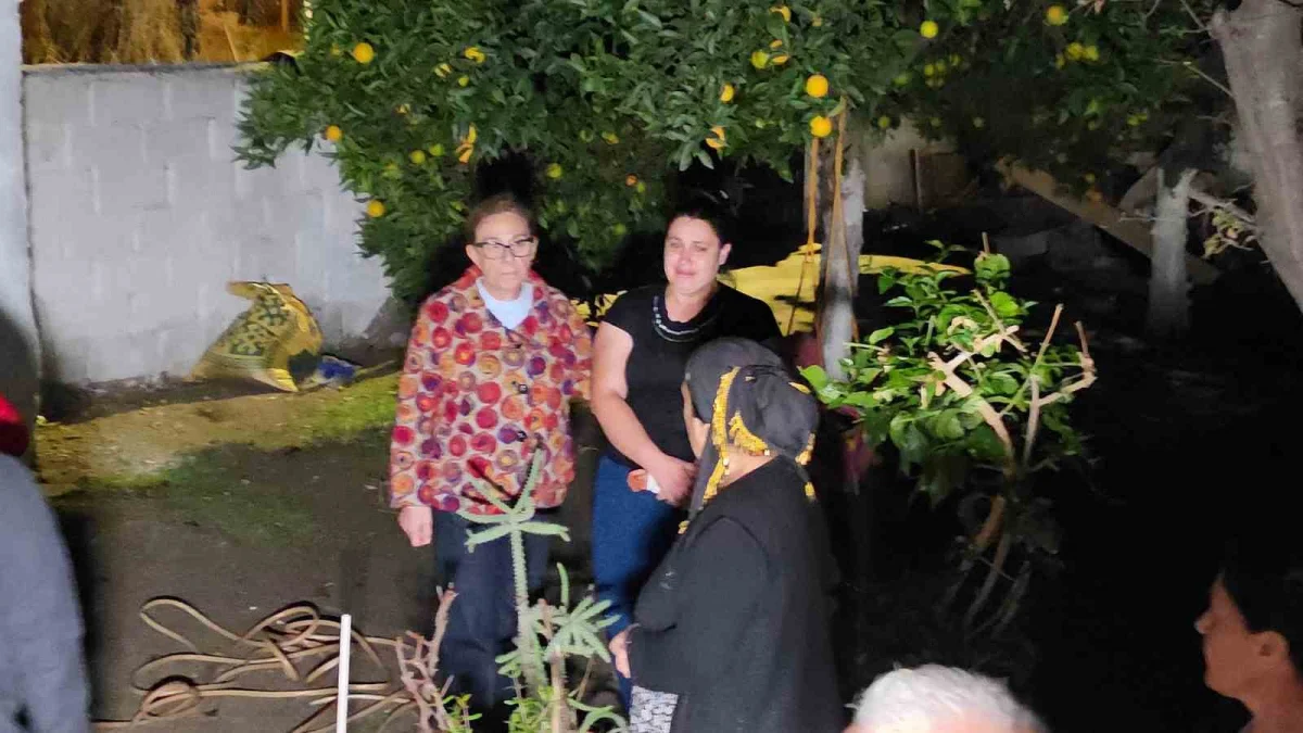 Nazilli'de sobadan çıkan yangın evi kül etti: Dört kişilik aile alevlerin arasından son anda kurtuldu 4