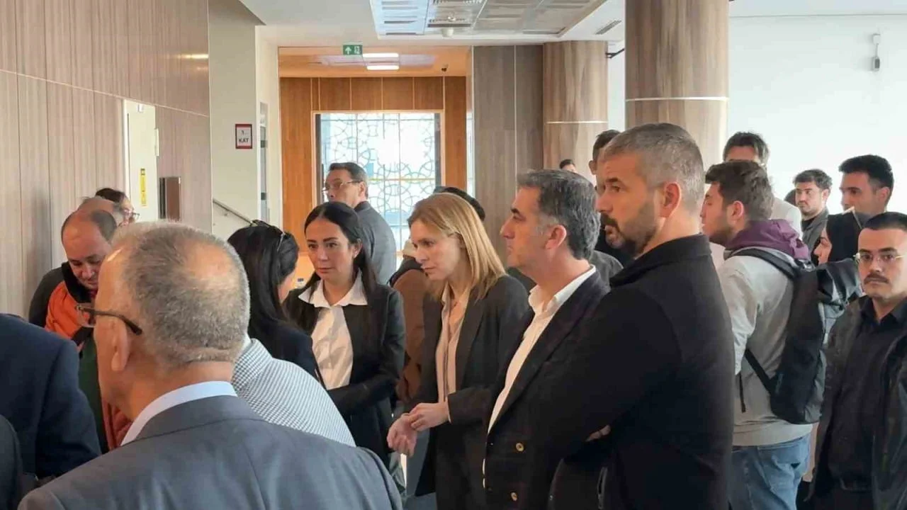 BURSA BÜYÜKŞEHİR BELEDİYE BAŞKANLIĞI GÖREVİNDEN UZAKLAŞTIRILARAK TUTUKLU YARGILANAN MUSTAFA BOZBEY...