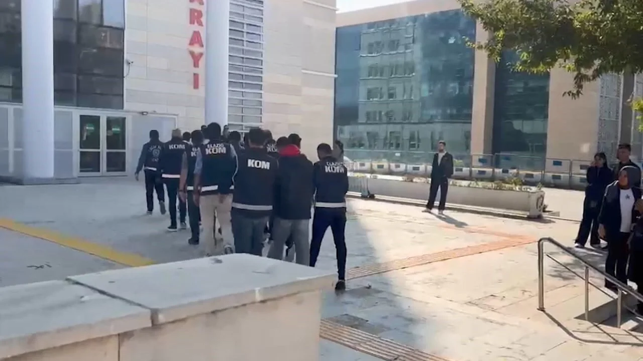 ELAZIĞ'DA BİR ARACA DÜZENLENEN VE BİR KİŞİNİN YARALANDIĞI SİLAHLI SALDIRI OLAYINDA GÖZALTINA...