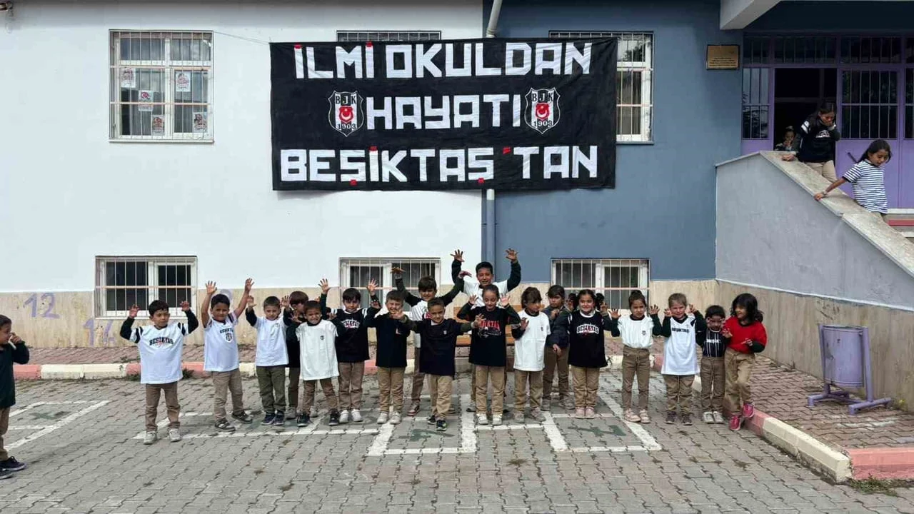 NİĞDE’DE BEŞİKTAŞ TARAFTARLARINDAN ÖĞRENCİLERE ANLAMLI HEDİYE