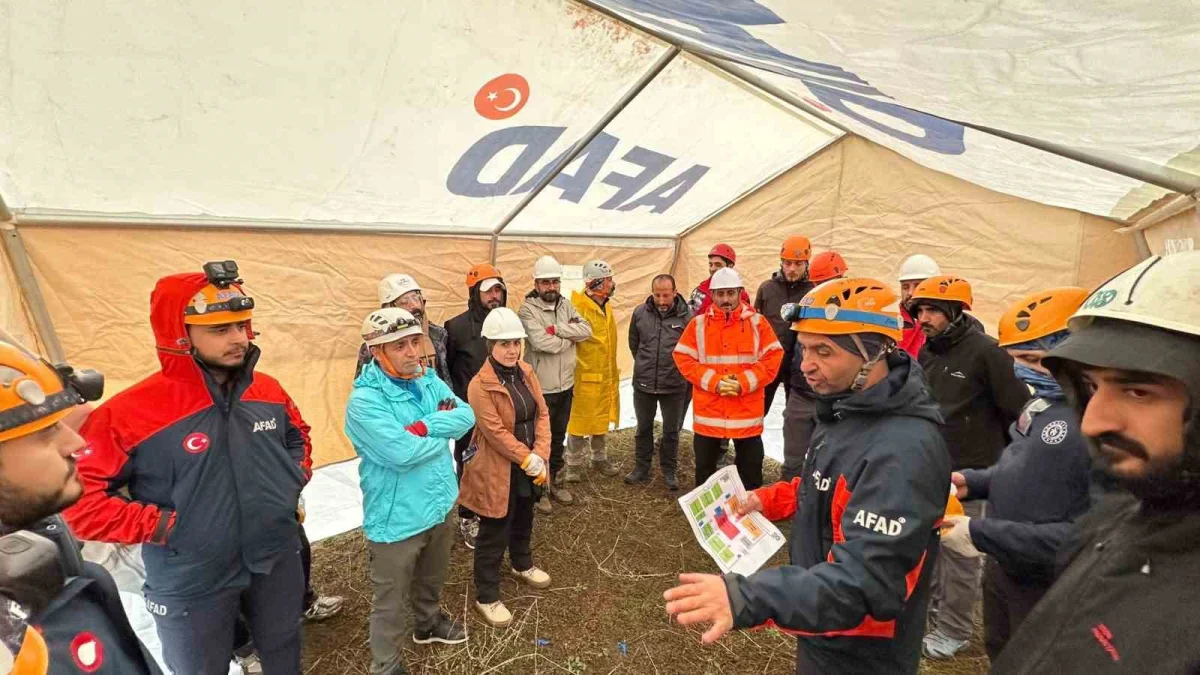 Hakkâri'de CİSAD ekibine kentsel arama kurtarma eğitimi verildi 5