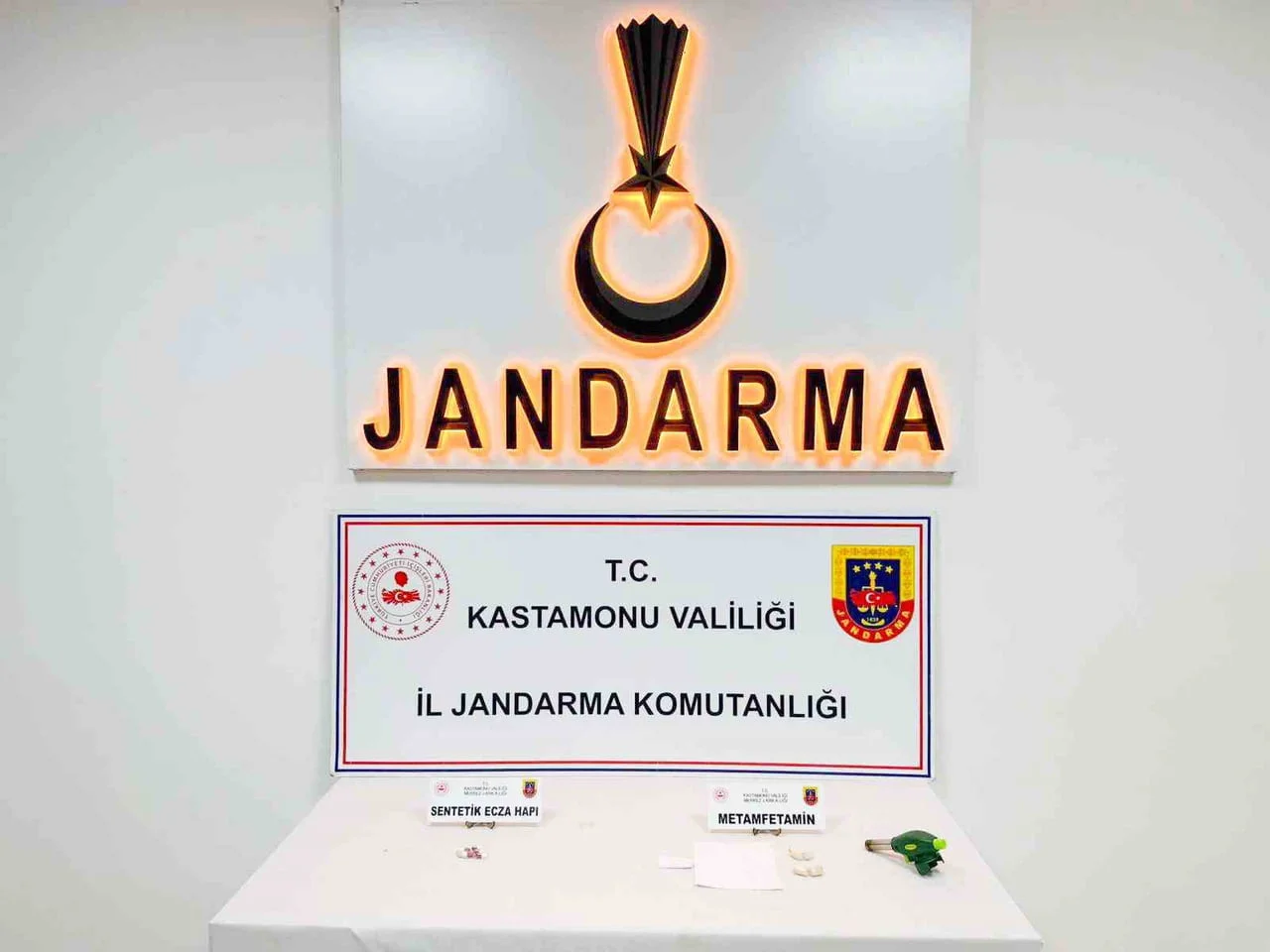KASTAMONU İL JANDARMA KOMUTANLIĞI EKİPLERİNCE GERÇEKLEŞTİRİLEN OPERASYONDA ÇOK SAYIDA UYUŞTURUCU...
