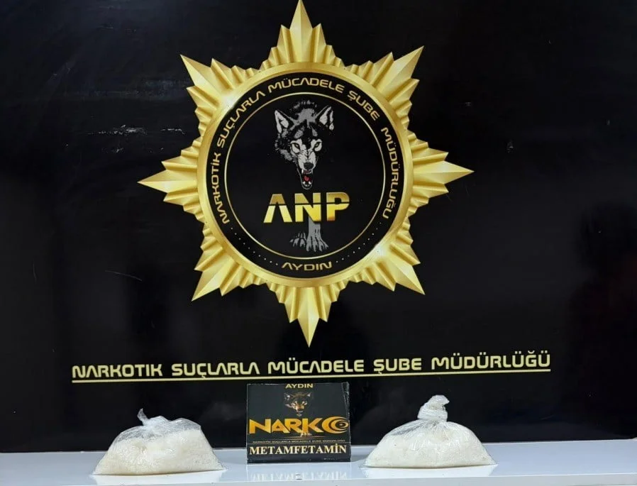 AYDIN’IN EFELER İLÇESİNDE UYGULAMA NOKTASINDA DURDURULAN TİCARİ TAKSİDE YAPILAN ARAMADA 1 KİLO 21...