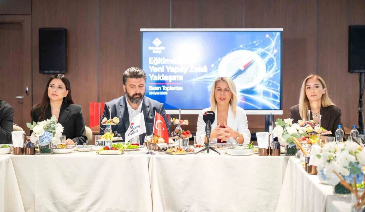 BAHÇEŞEHİR KOLEJİ, ÖĞRENCİLERİN GELİŞİM DÖNEMLERİNE GÖRE YAPAY ZEKÂ KULLANIMINI KADEMELENDİREN...
