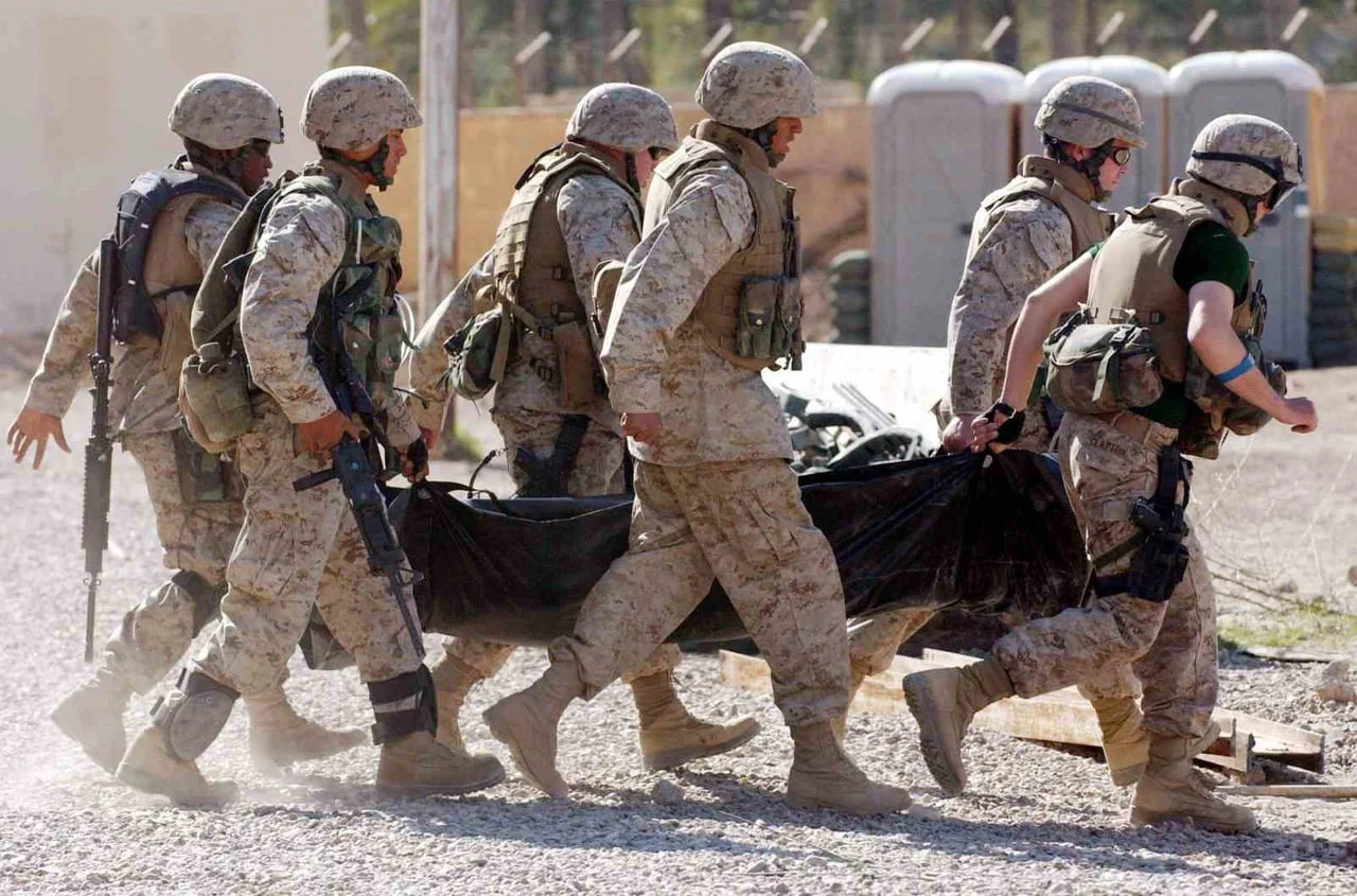 ABD ORDUSU, KİMYASAL SİLAH BULUNDUĞU BAHANESİYLE İŞGAL ETTİĞİ IRAK’TAN 23 YIL SONRA ÇEKİLDİ....