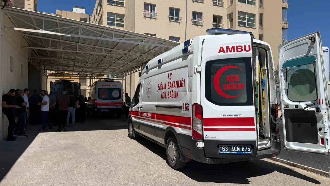 ŞANLIURFA’NIN SİVEREK İLÇESİNDE YOLUN KARŞI TARAFINA GEÇMEYE ÇALIŞAN 11 YAŞINDAKİ ÇOCUK...