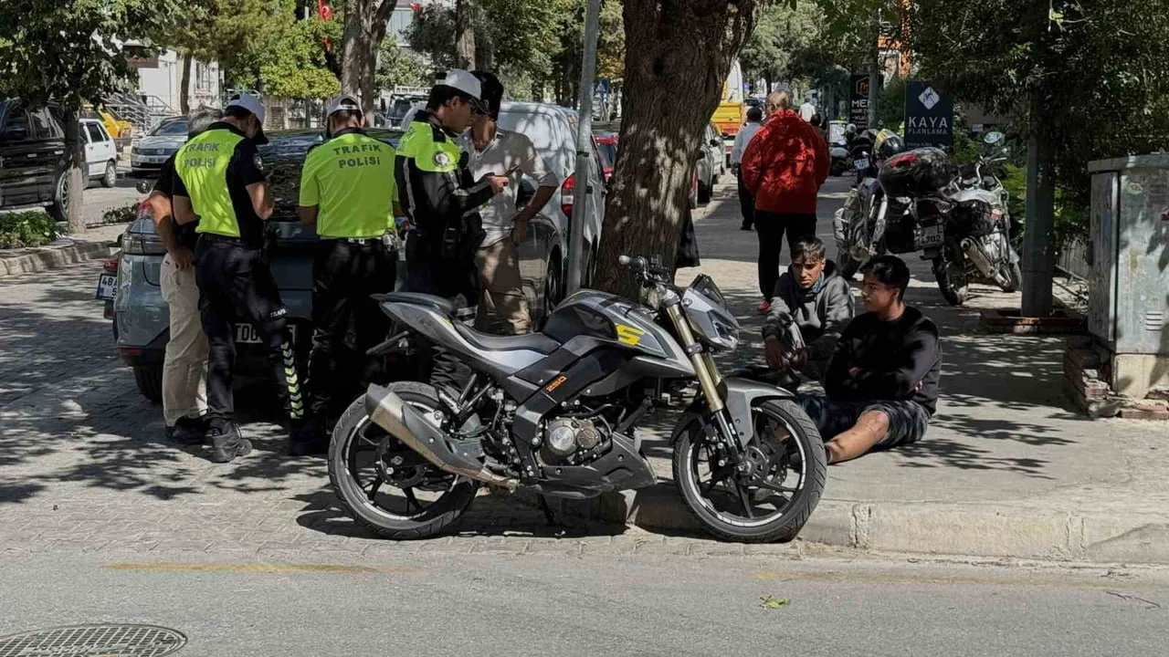 MUĞLA’NIN MENTEŞE İLÇESİNDE 34 HPA 229 PLAKALI OTOMOBİL İLE 48 BBN 355 PLAKALI MOTOSİKLET...