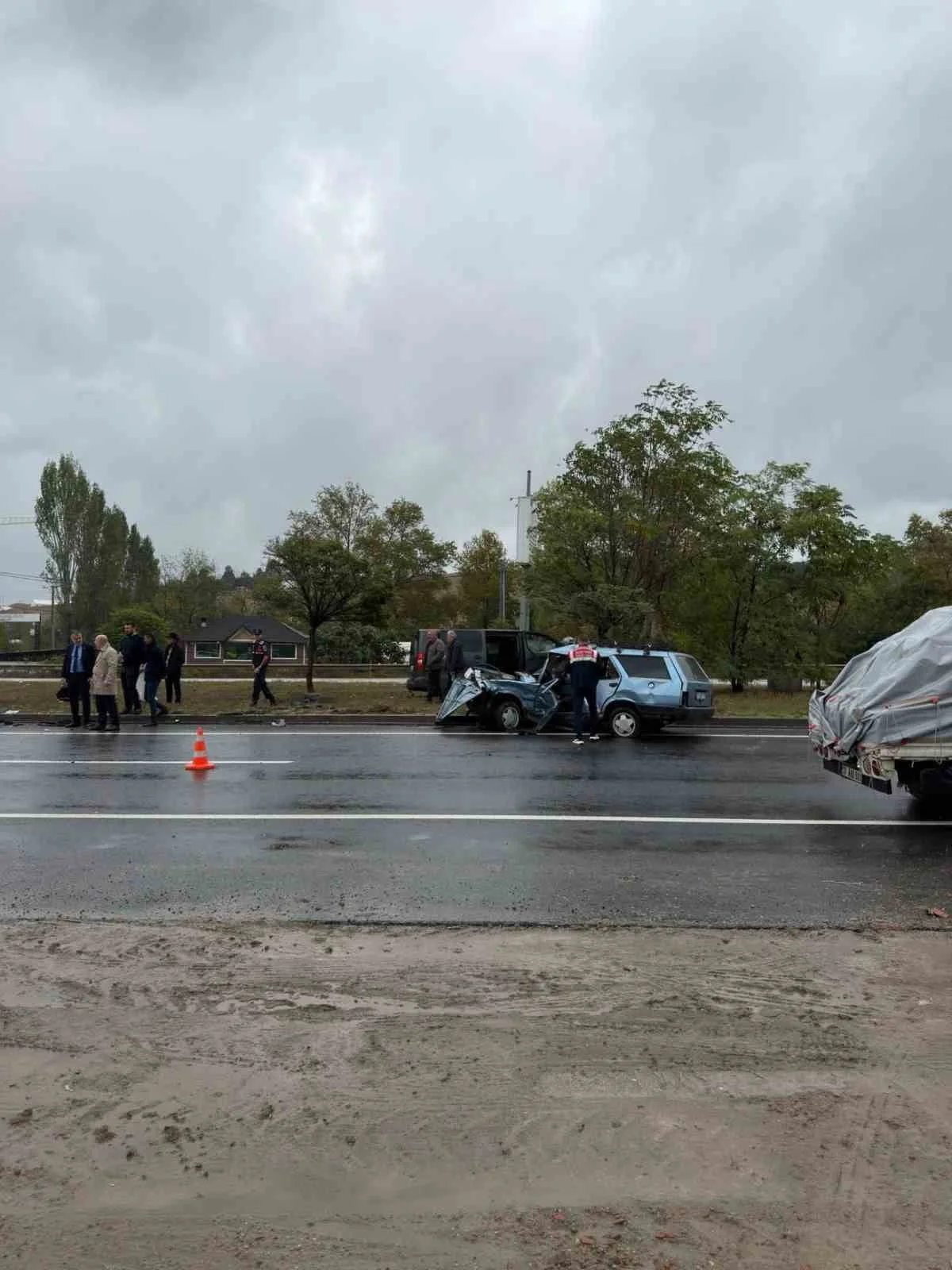 YALOVA-BURSA KARA YOLUNDA OTOMOBİL VE MİNİBÜSÜN ÇARPIŞMASI SONUCU MEYDANA GELEN KAZADA 1 KİŞİ...