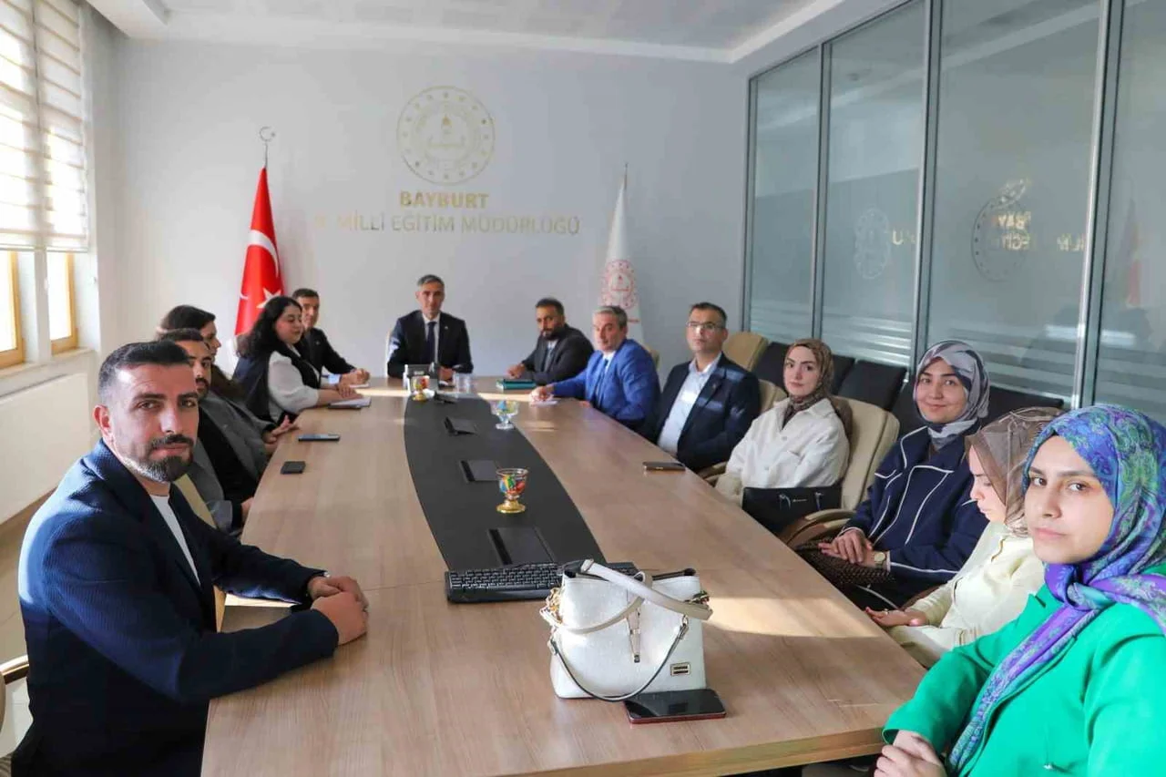 BAYBURT'TA ÖĞRENCİLERİN PSİKOSOSYAL GELİŞİMİ İÇİN TOPLANTILAR YAPILDI